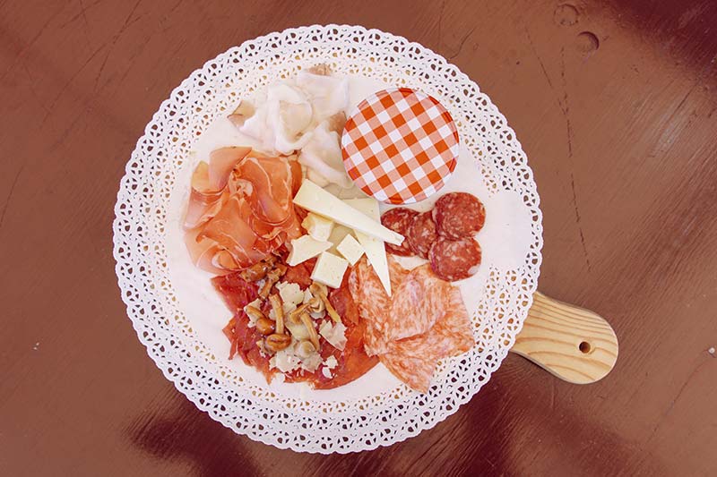 Salumi e formaggi del territorio